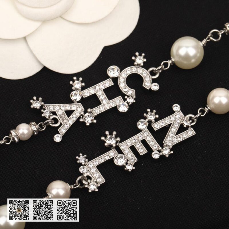 Chanel 经典字母珍珠毛衣链 - Image 3