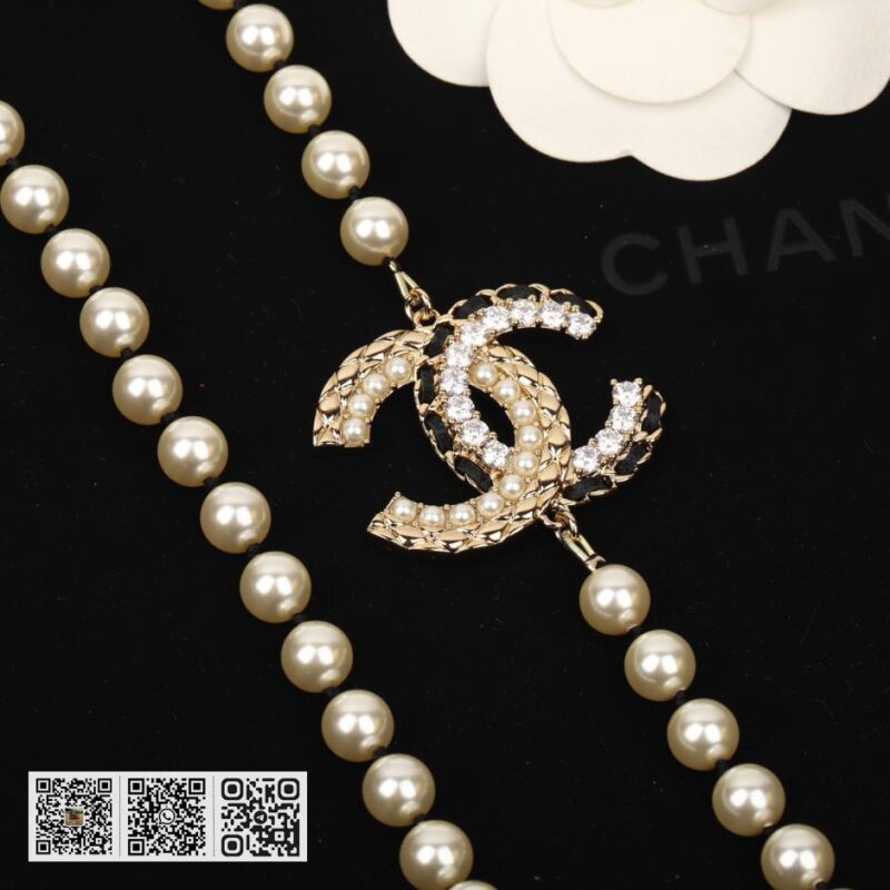Chanel 经典字母珍珠毛衣链 - Image 3