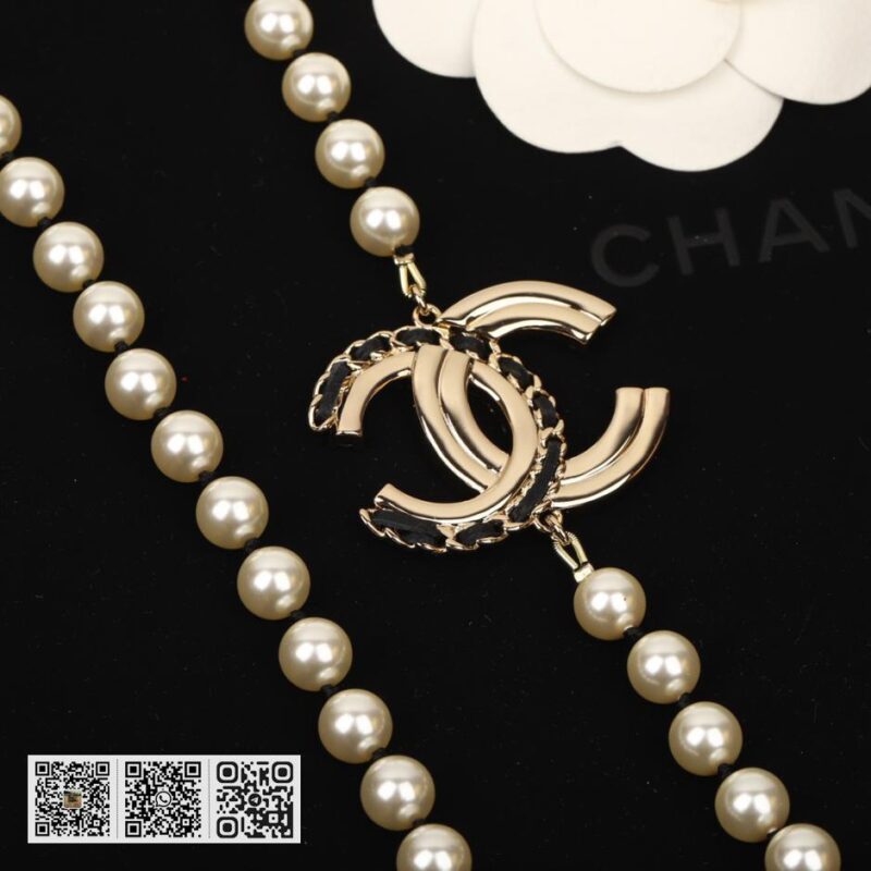 Chanel 经典字母珍珠毛衣链 - Image 5