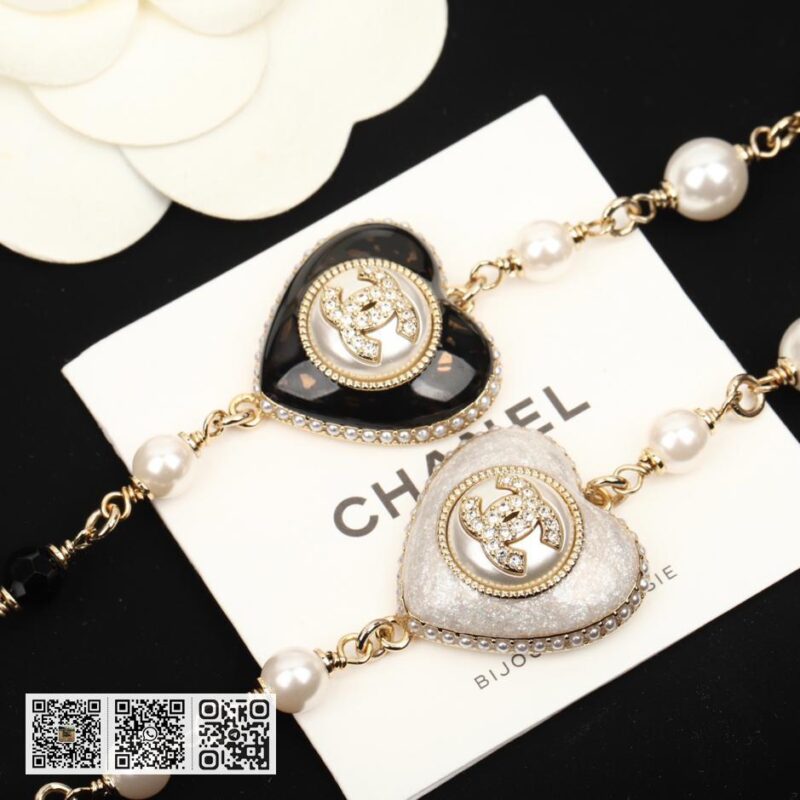 Chanel 爱心珍珠毛衣链 - Image 5