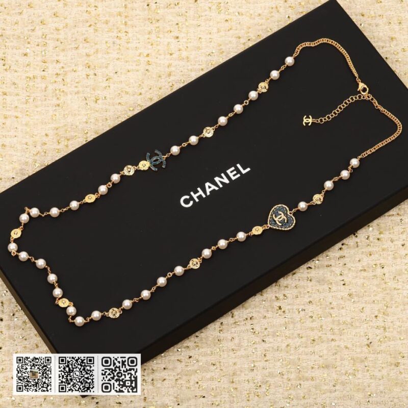 Chanel 牛仔爱心毛衣链