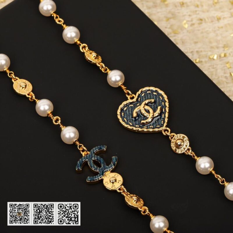 Chanel 牛仔爱心毛衣链 - Image 3