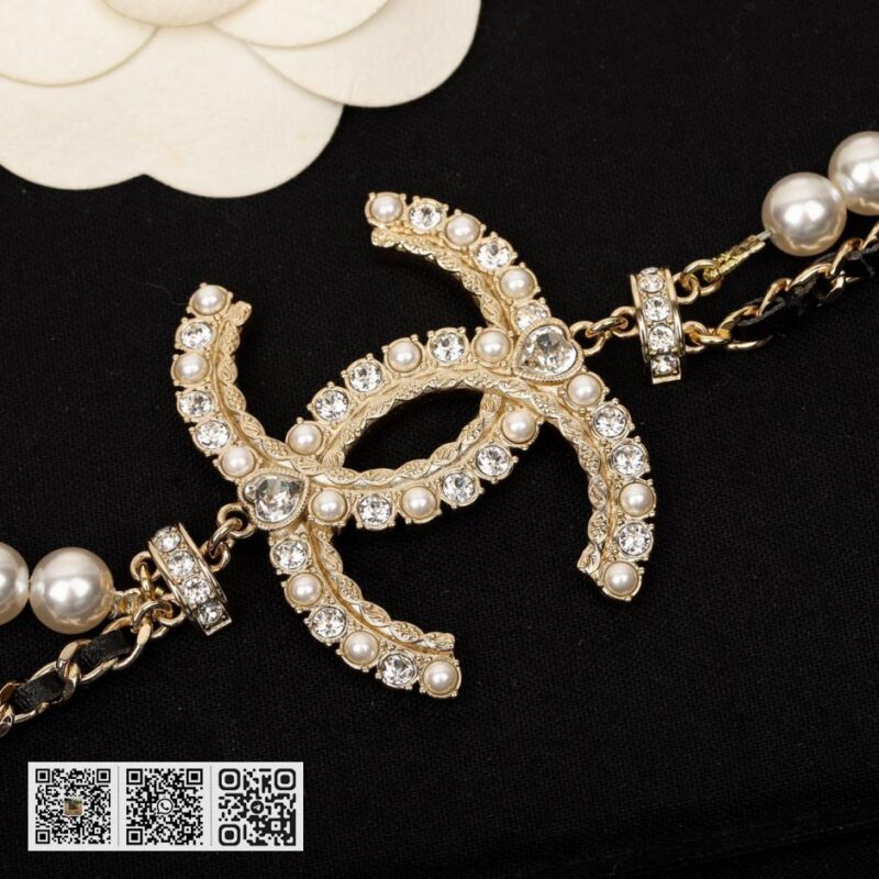 Chanel 皮穿链珍珠毛衣链 - Image 3