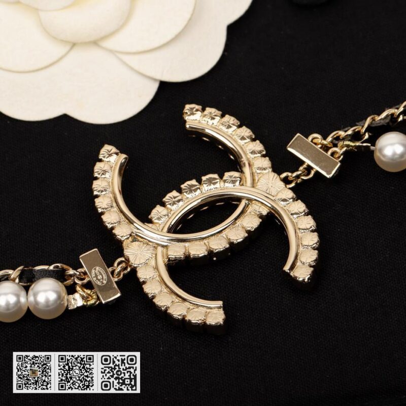 Chanel 皮穿链珍珠毛衣链 - Image 4