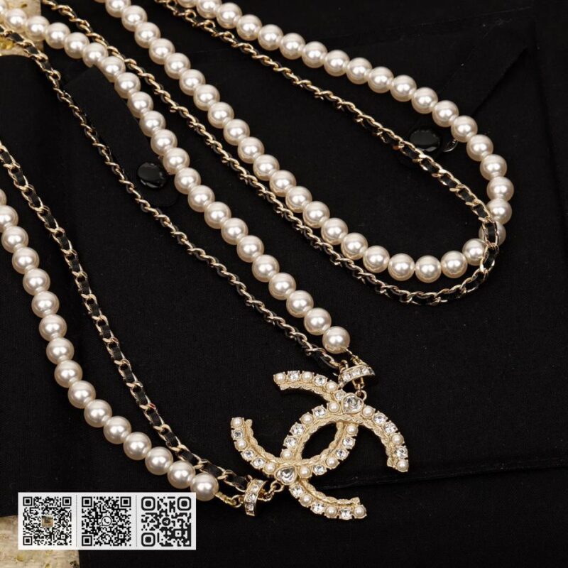 Chanel 皮穿链珍珠毛衣链 - Image 6