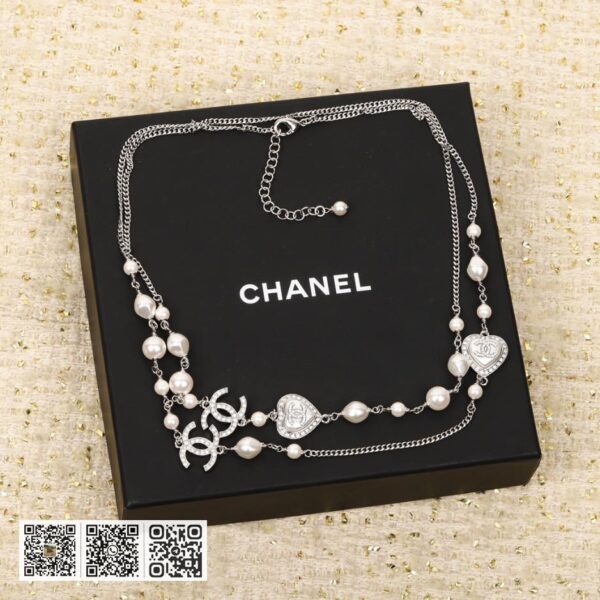 Chanel 桃心珍珠毛衣链