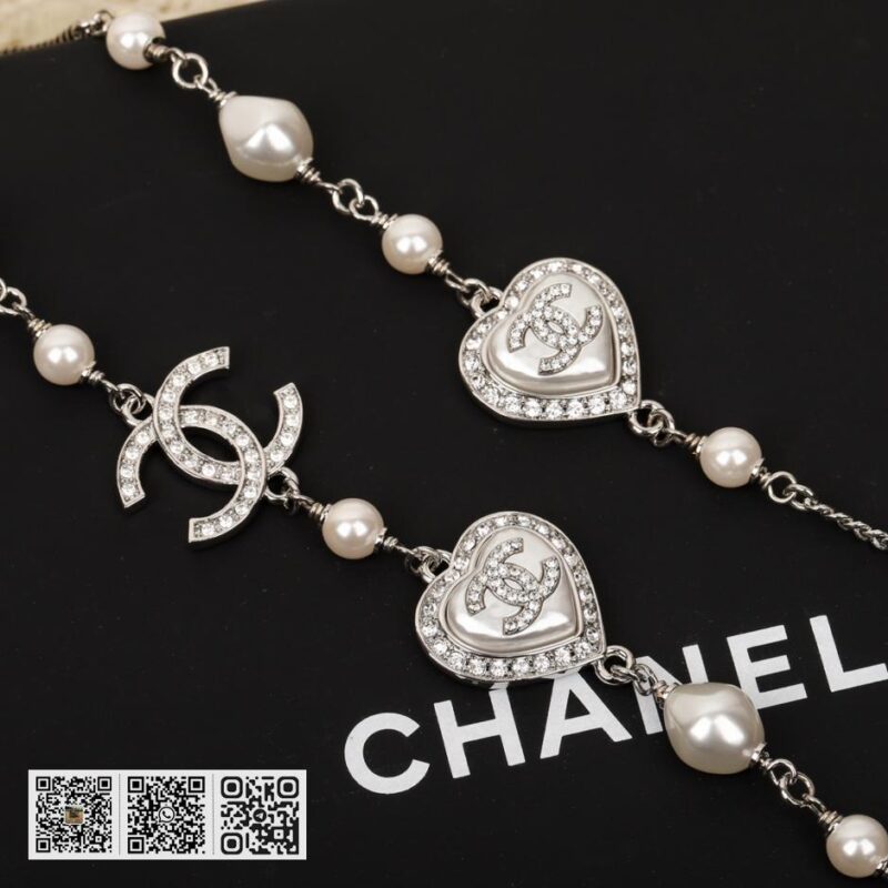 Chanel 桃心珍珠毛衣链 - Image 2