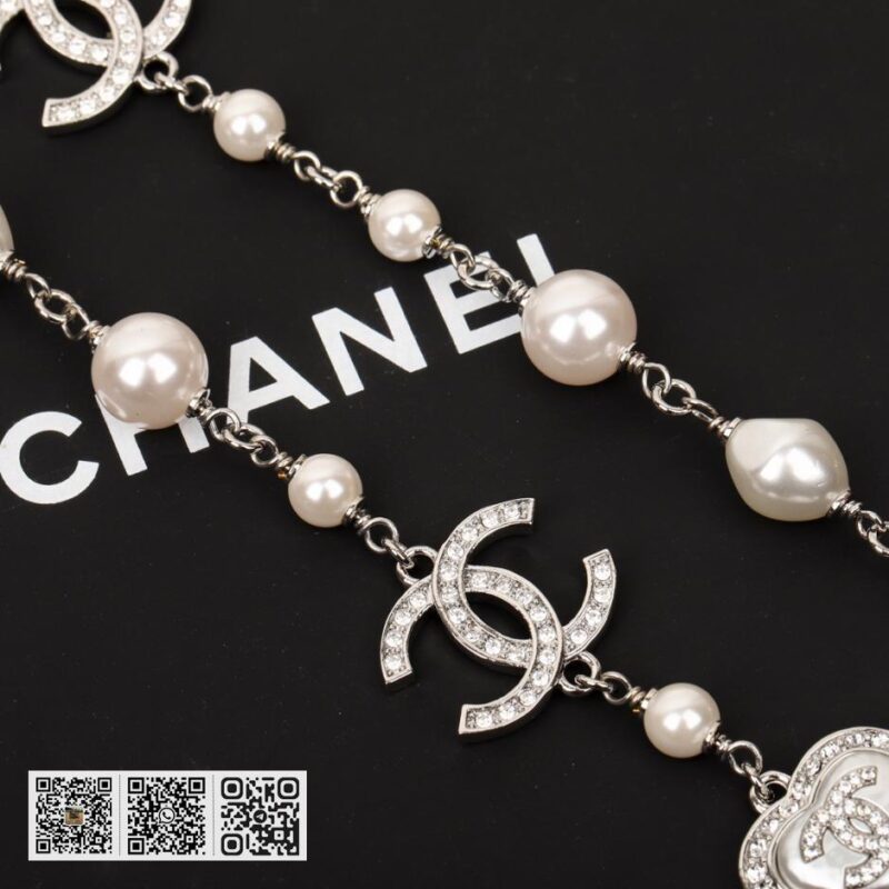 Chanel 桃心珍珠毛衣链 - Image 5