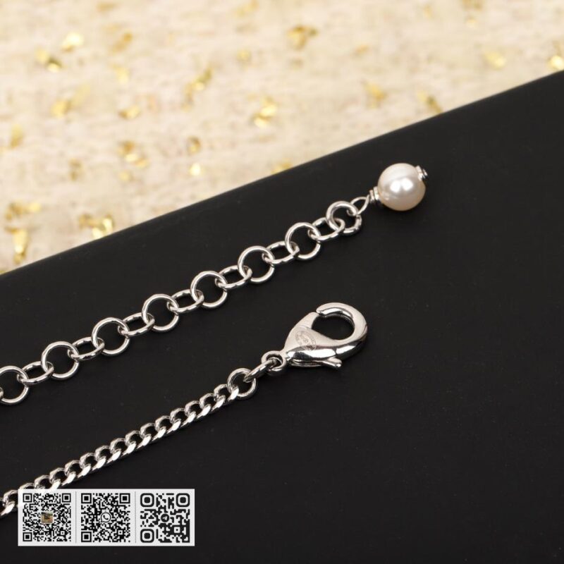 Chanel 桃心珍珠毛衣链 - Image 6