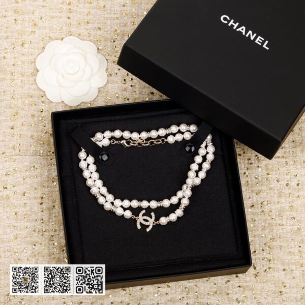 Chanel 蝴蝶结粉红色珍珠毛衣链
