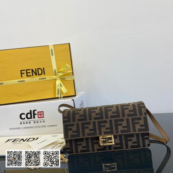 Fendi Baguette皮夹