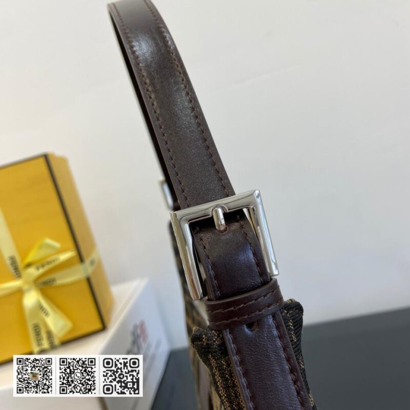 Fendi Baguette! 法国包 - Image 2