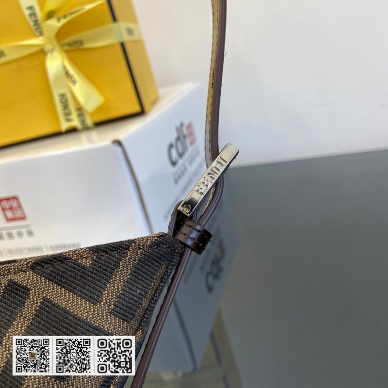 Fendi Baguette! 法国包 - Image 3