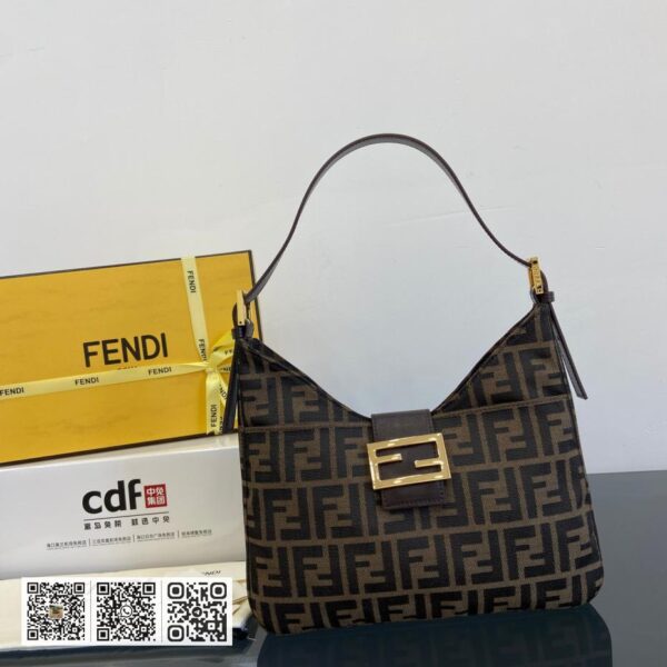 Fendi Baguette! 法国包