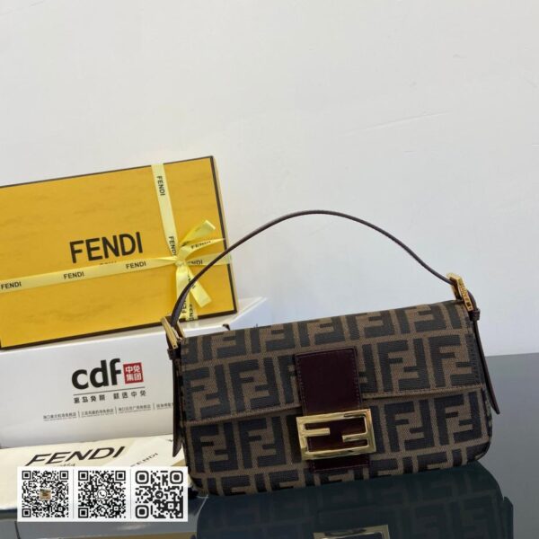 Fendi Baguette! 法国包