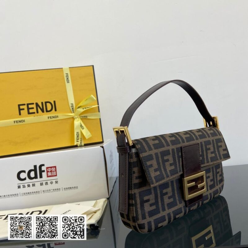 Fendi Baguette! 法国包 - Image 3
