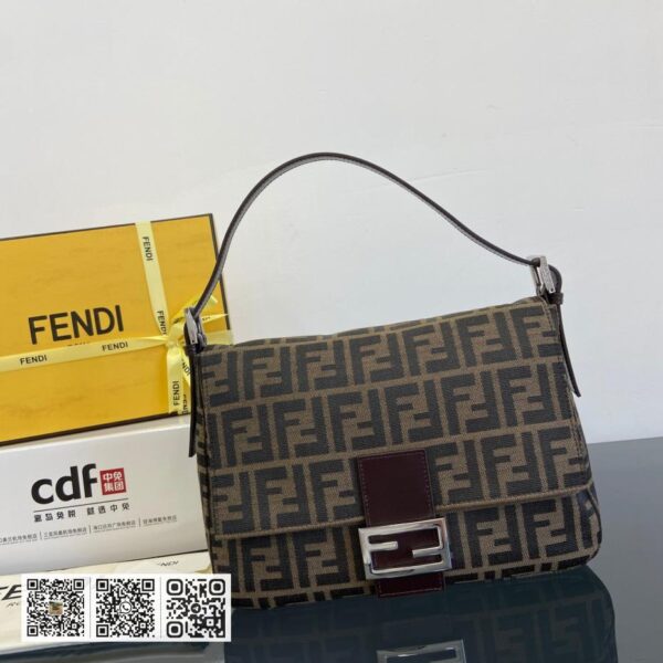 Fendi Baguette! 法国包