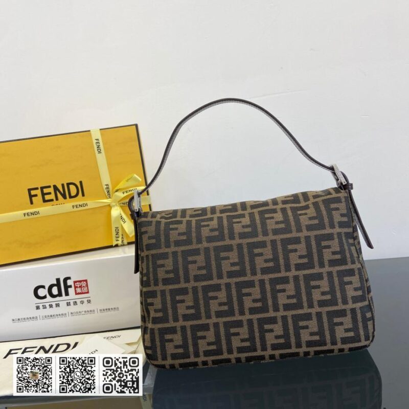 Fendi Baguette! 法国包 - Image 5