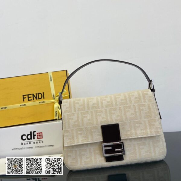 Fendi Baguette! 法国包