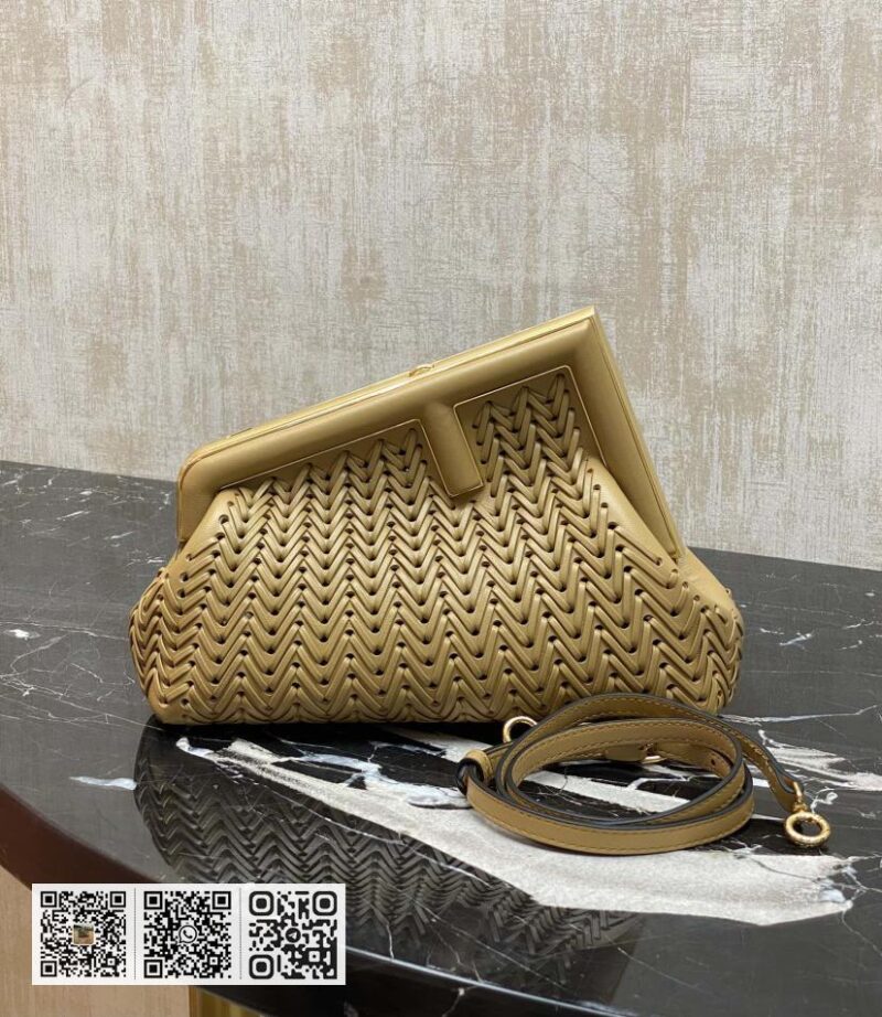 Fendi First编织云朵包