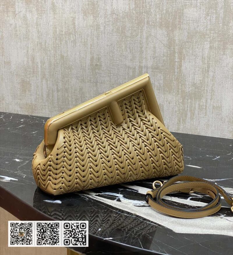 Fendi First编织云朵包 - Image 2