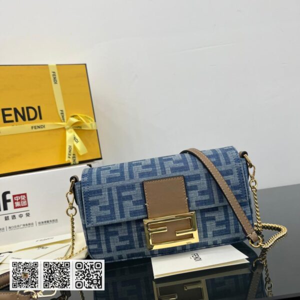 Fendi Baguette小号包