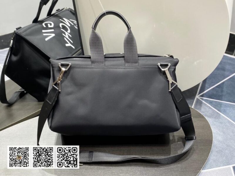 Givenchy尼龙男士斜跨包 - Image 3