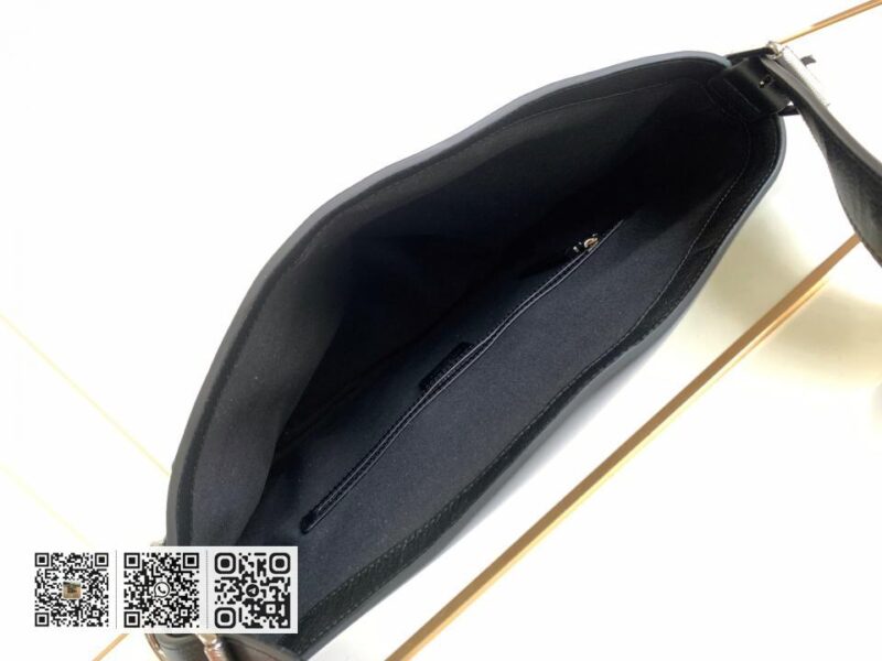 Givench Voyou腋下包 - Image 8