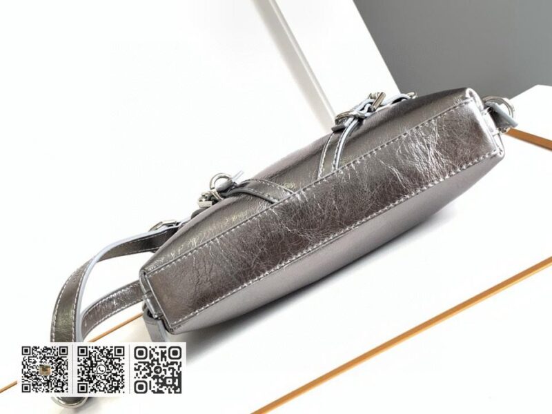 Givench Voyou腋下包 - Image 4