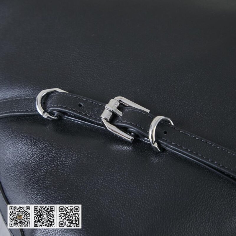 Givench Voyou腋下包 - Image 8