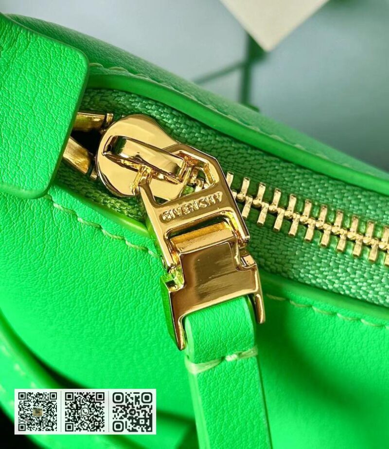 Givench Voyou腋下包 - Image 7