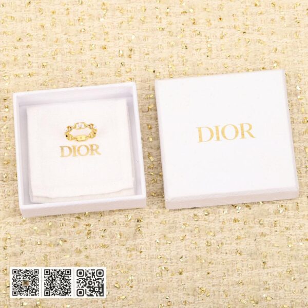 Dior椭圆珍珠戒指