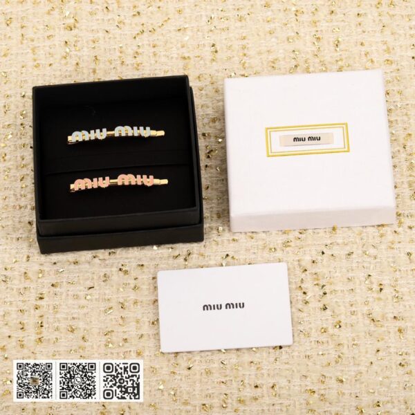 Miu Miu字母发夹