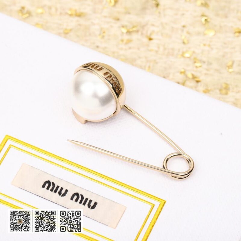 Miu Miu珍珠胸针 - Image 6
