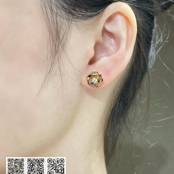 Piaget 满钻花耳环