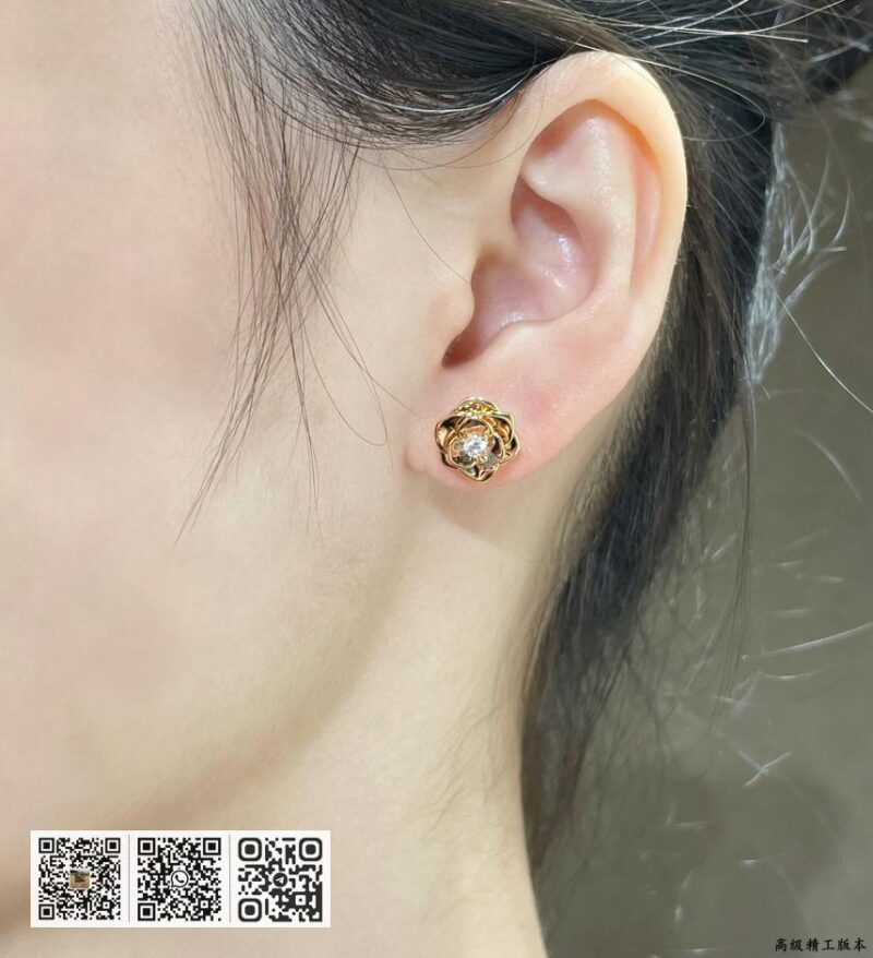 Piaget 满钻花耳环