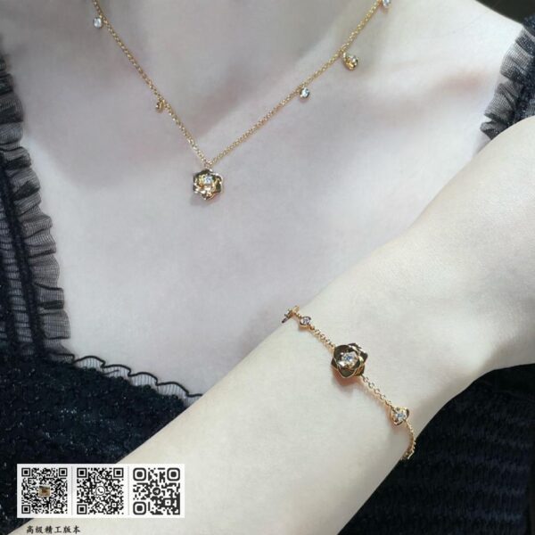 Piaget 满钻花朵手链