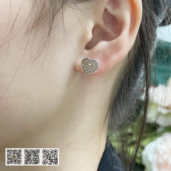 Tiffany素银心形带钻耳钉