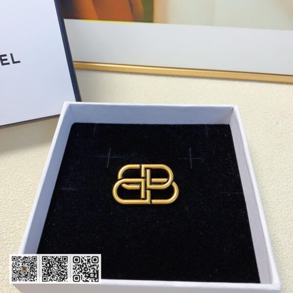 Balenciaga 巴黎世家时尚简约胸针(0714)