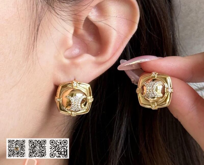 Celine 凯旋门满钻方形字母耳环 (2439) - Image 8