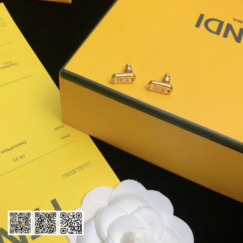FENDI logo耳环 (BD41) - Image 4