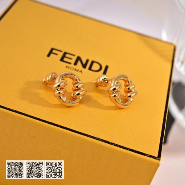 FENDI logo耳环 (E8A9)
