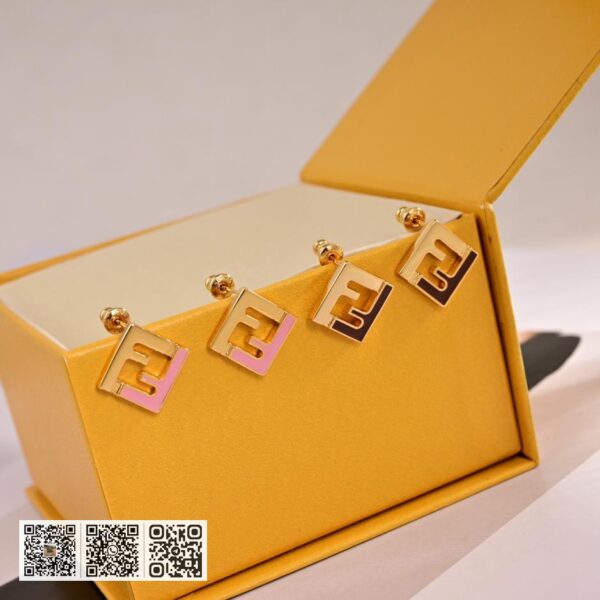 FENDI logo耳环 (56EB)
