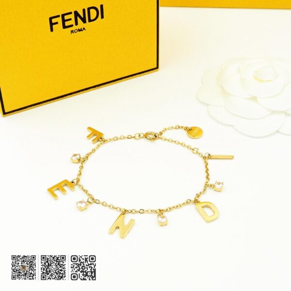 FENDI字母logo吊坠细手链(A163)
