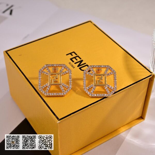 FENDI logo耳环 (8D29)
