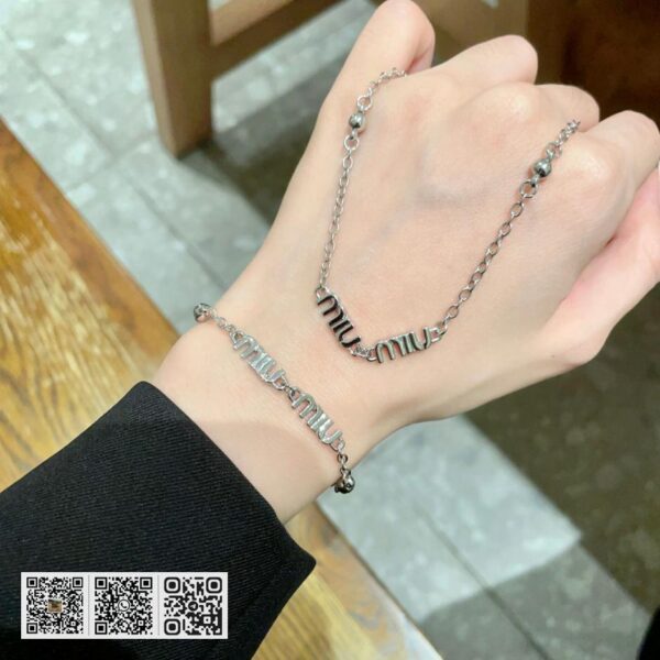 Miu miu 字母项链(D840)