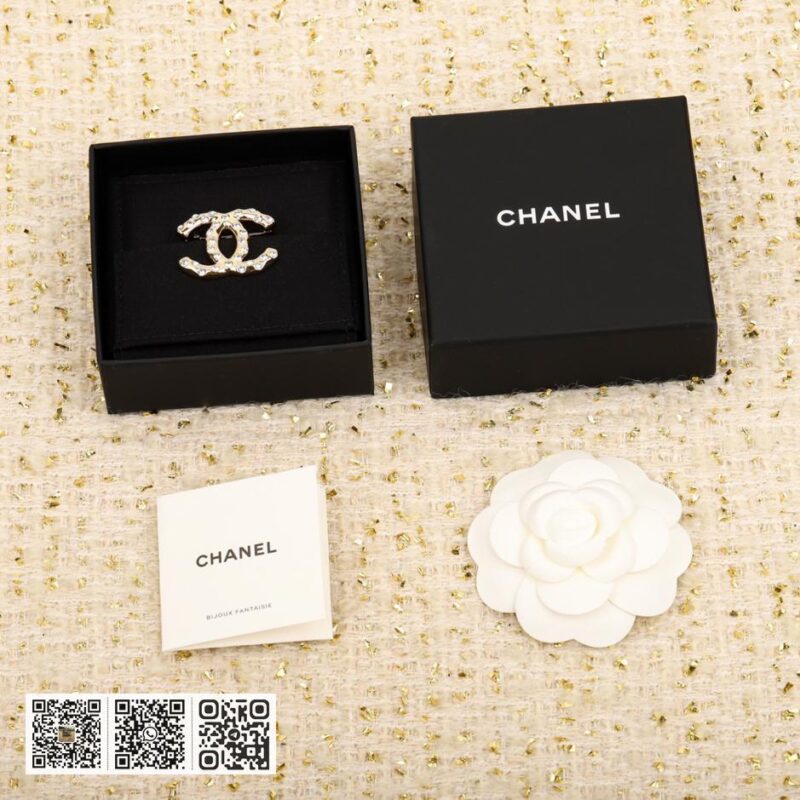 Chanel 水钻双C胸针