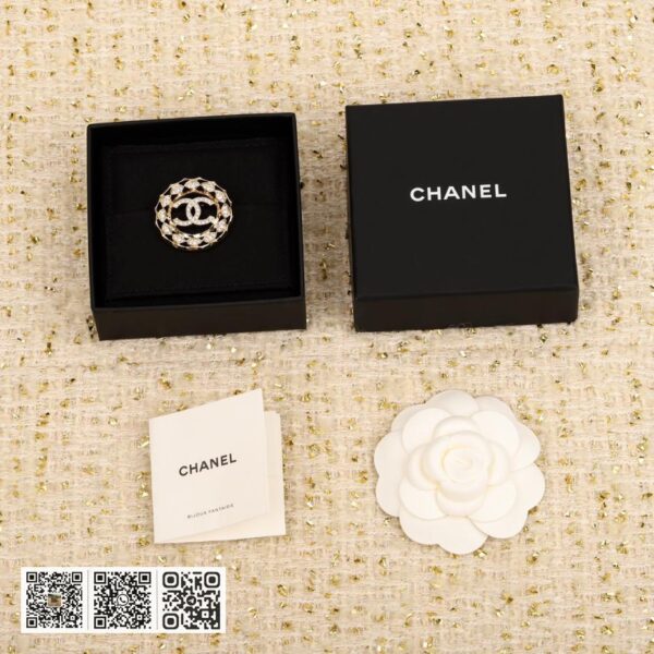 Chanel 山镂空圆形胸针