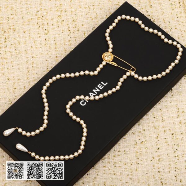 Chanel 纽扣双C珍珠毛衣链