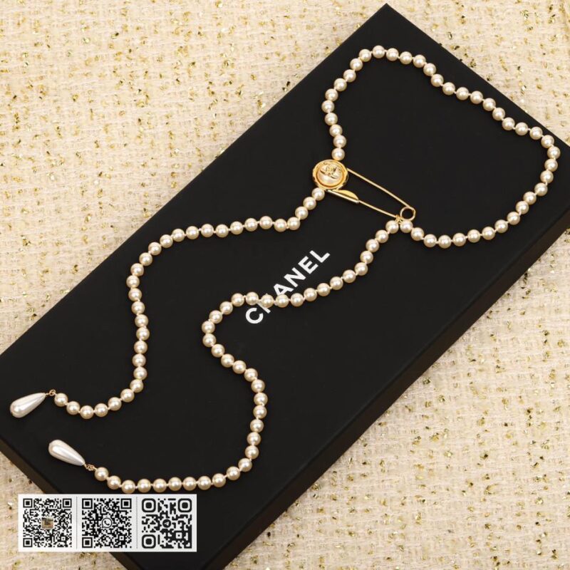 Chanel 纽扣双C珍珠毛衣链